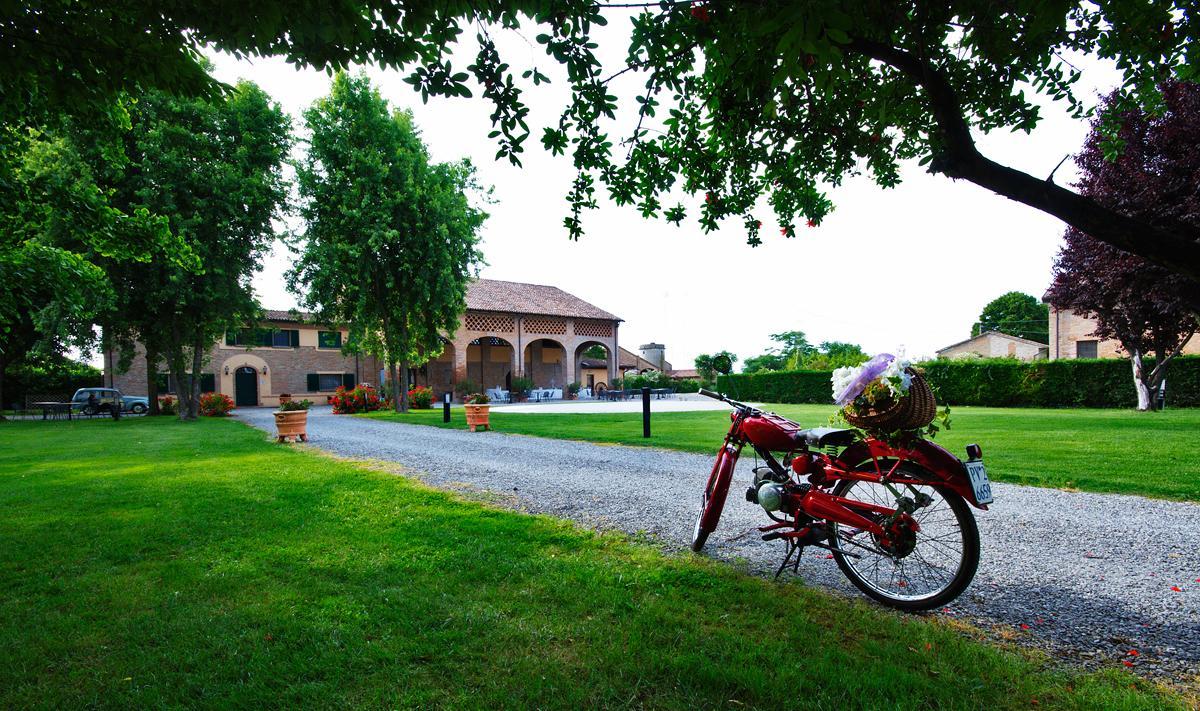 Agriturismo Tenuta Casteldardo Besenzone Exterior foto